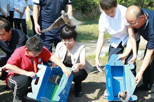 统治力十足！浓眉全场获得14次罚球机会 比猛龙全队多1次